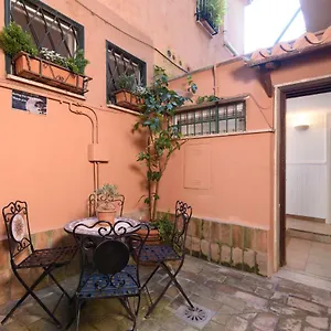  Appartamento Lovely With Garden In Vatican Museums Trastevere Italia