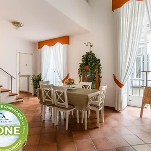  Ferienhaus Residenza Reale Italien